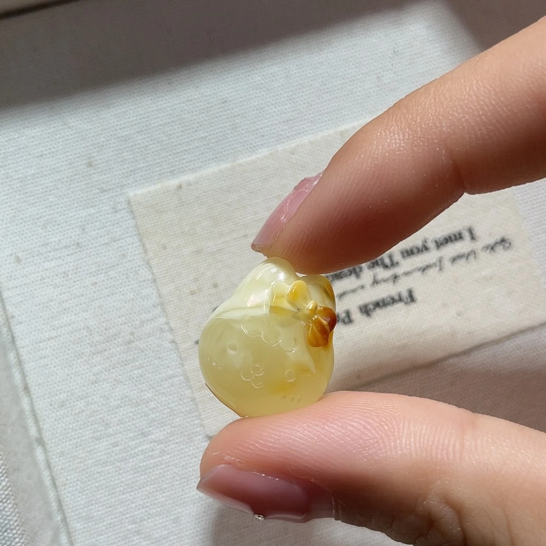 琥珀未镶嵌珠宝奇石兔头