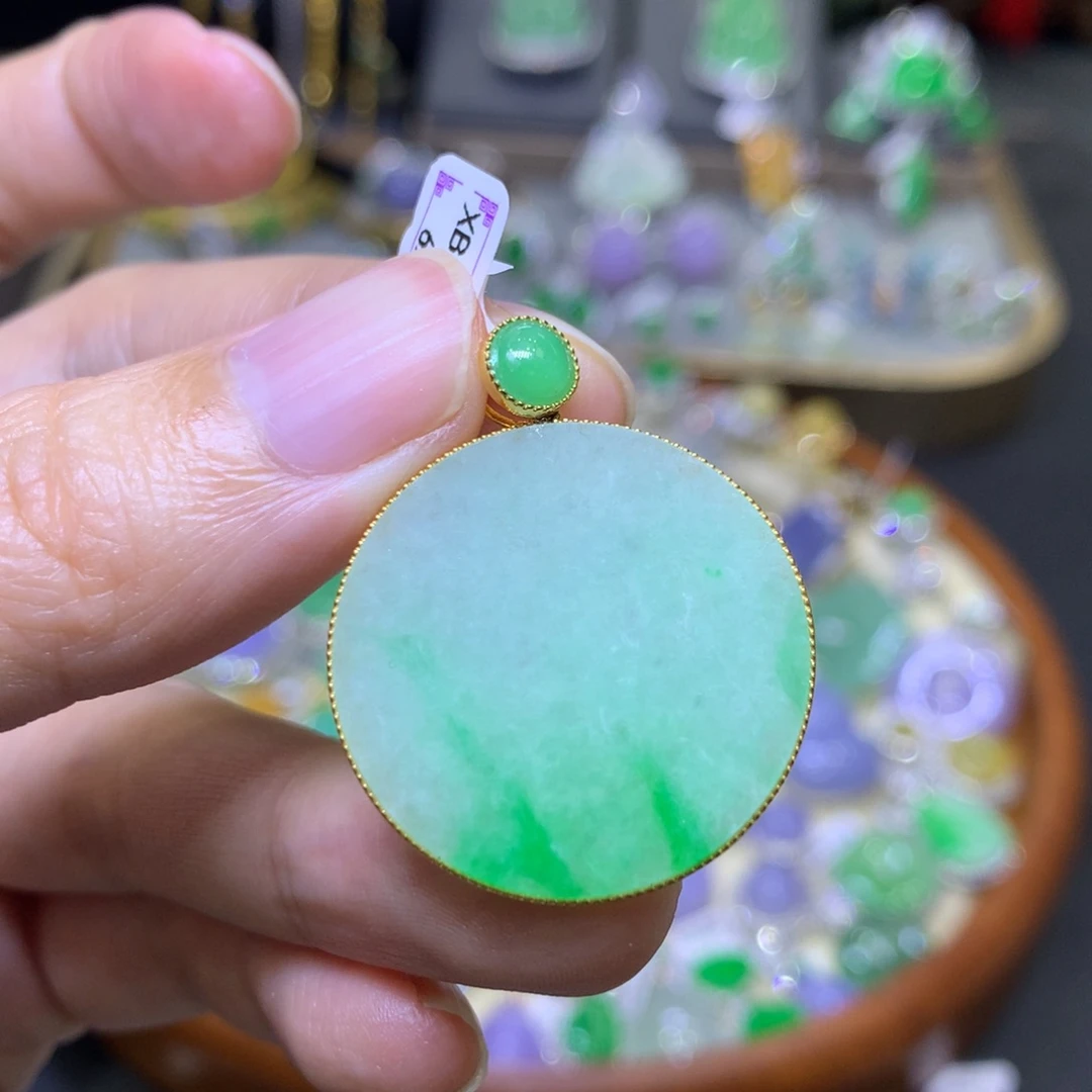 翡翠18K金镶嵌颈饰翡翠吊坠项链