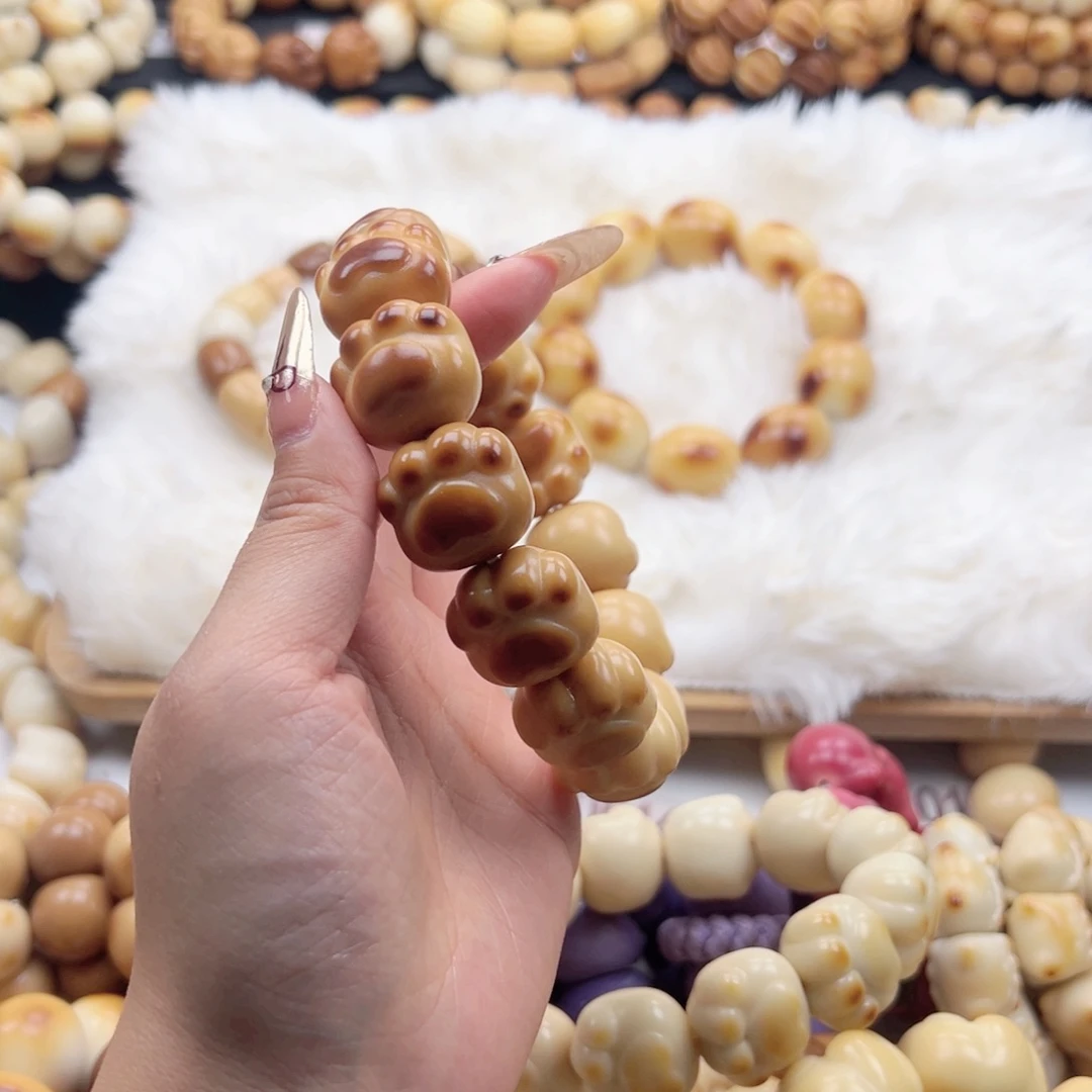 吊坠白玉菩提烤抓心熊爪23卡