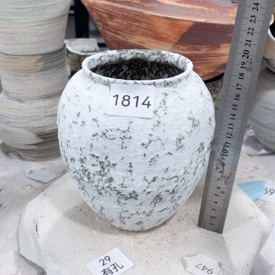 摆件高18，口9，有孔1814