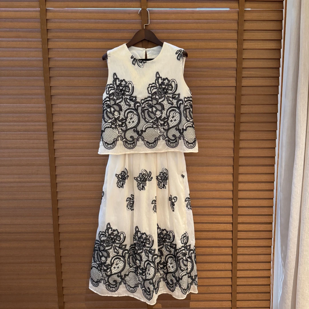 【阿柒服饰】短袖上衣+半身裙两件套夏季新款韩系百搭蕾丝刺绣圆领