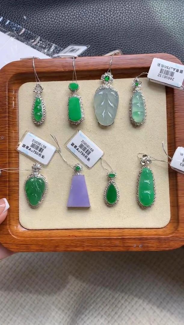 【云中意彩虹盘】18K金镶嵌翡翠吊坠（不含链）多样性发货一件zzw