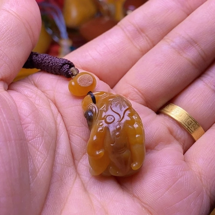 花***零和田玉未镶嵌颈饰