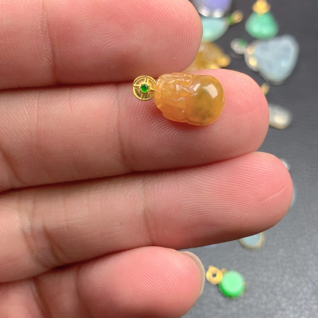 【闪购商品】颈饰18K金镶嵌翡翠翡翠