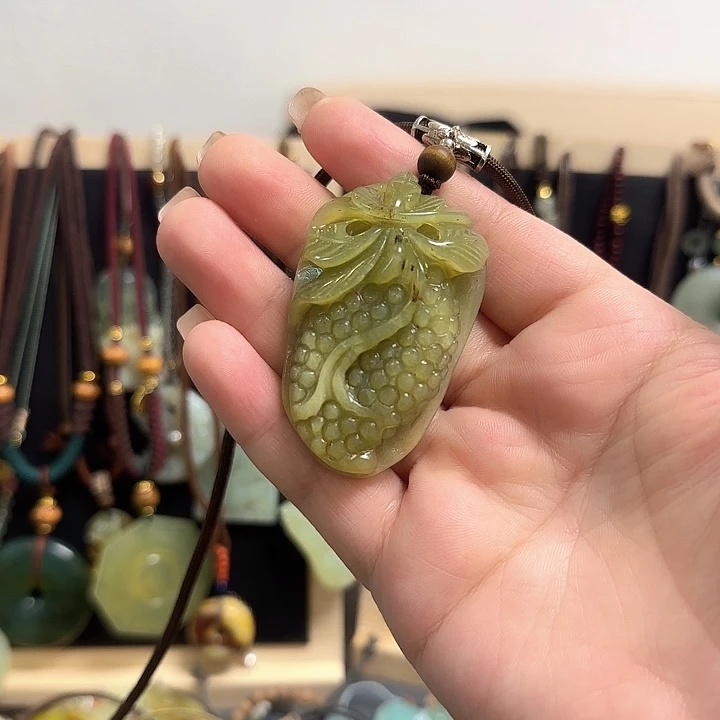 蛇纹石玉合金颈饰