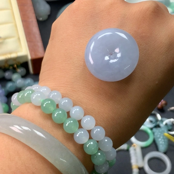 翡翠未镶嵌颈饰平安扣