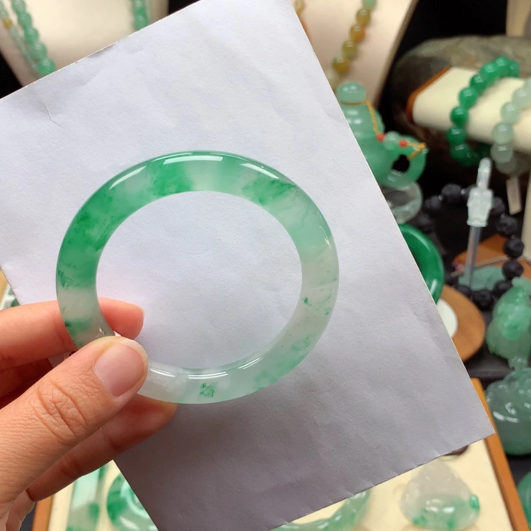 【闪购商品】未镶嵌手镯石英质玉