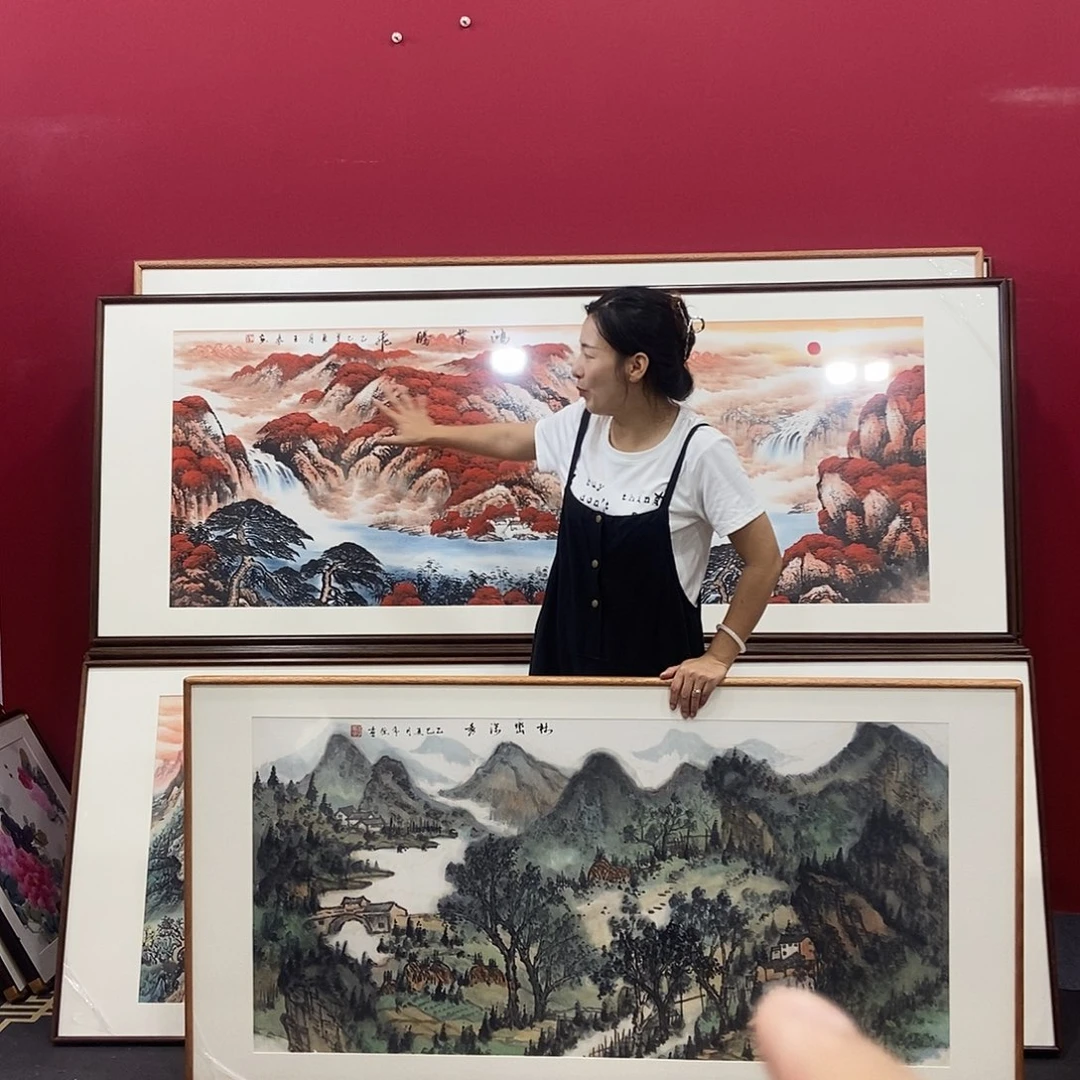 国画带框绘画作品