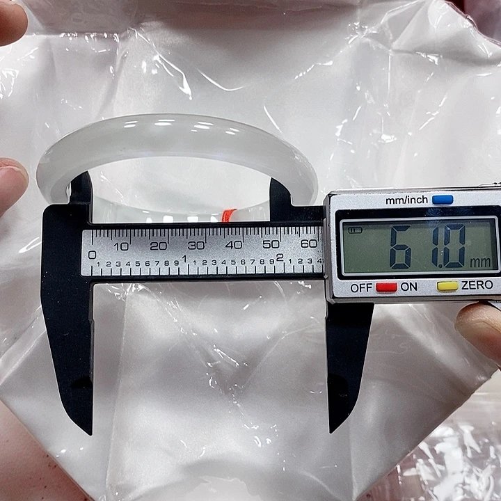 翡翠手镯未镶嵌24