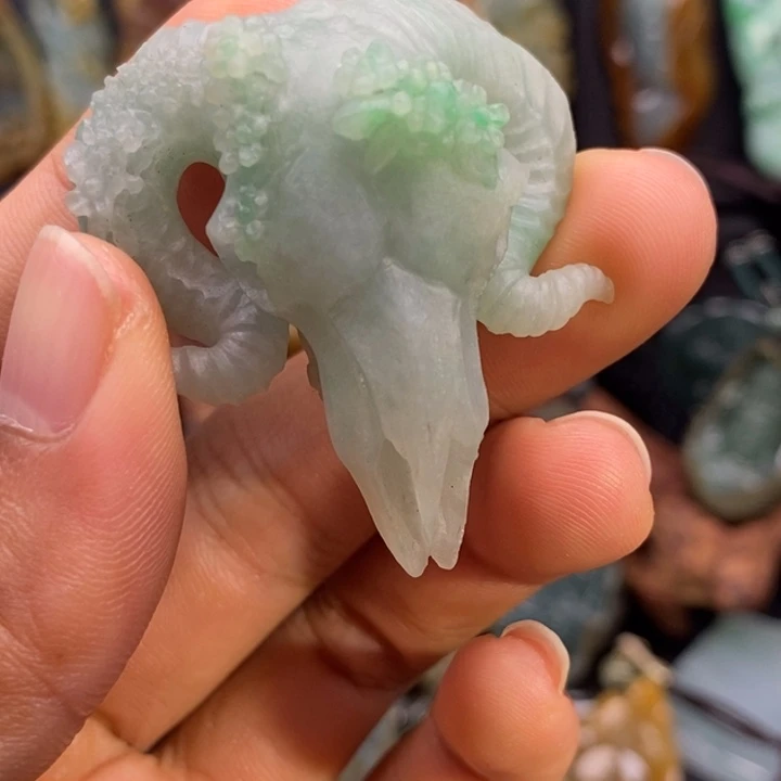 颈饰未镶嵌翡翠天然翡翠雕刻羊头挂件吊坠