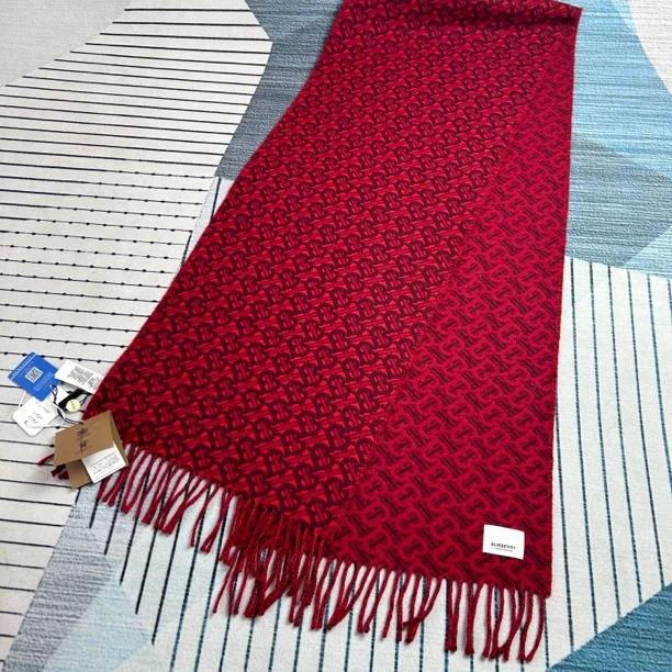 未使用 BURBERRY/博柏利 红色满印TB羊绒围巾168*30