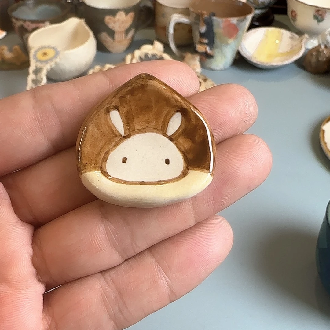 茶盏在家门口吃着呢么你