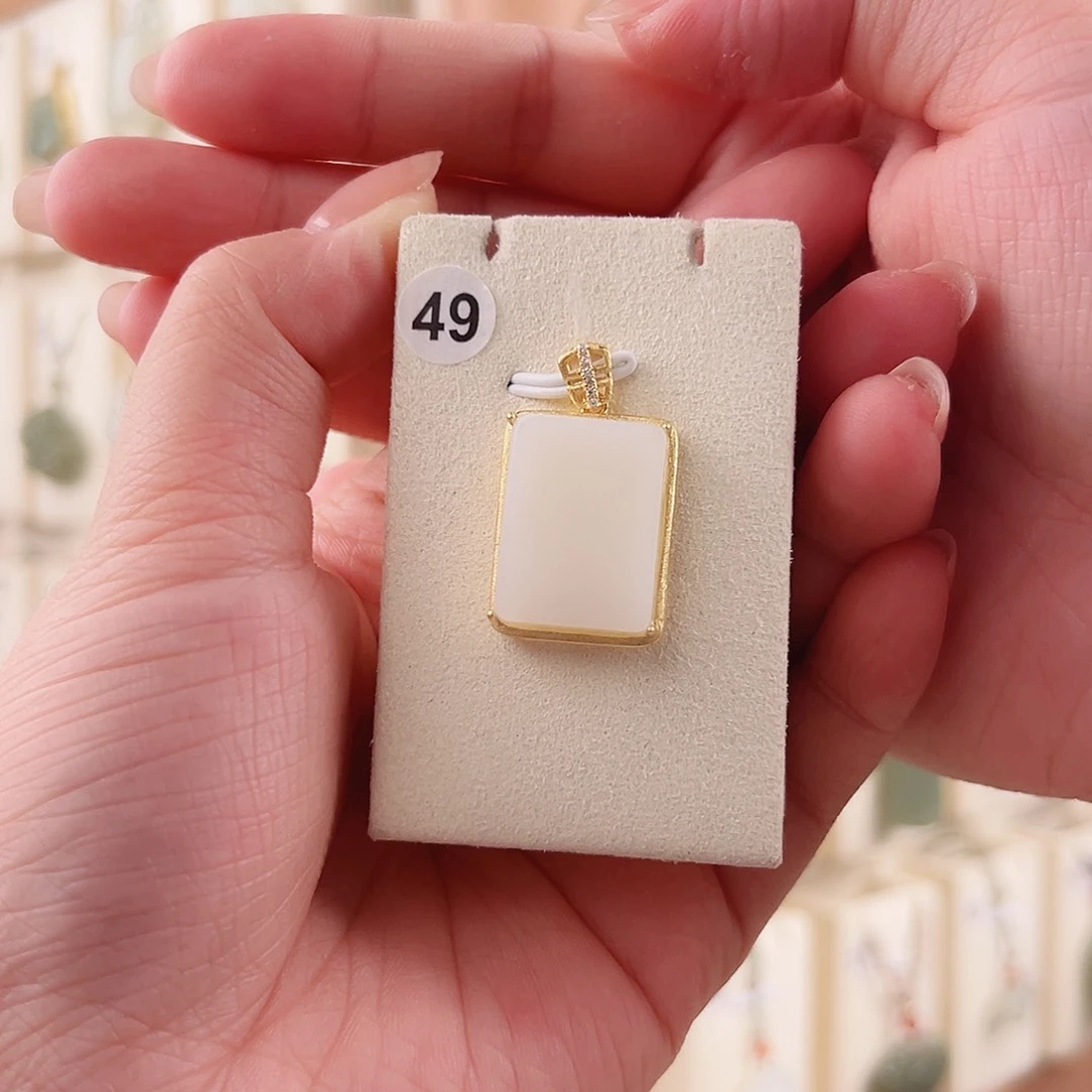 和田玉未镶嵌吊坠(赠链)半**?