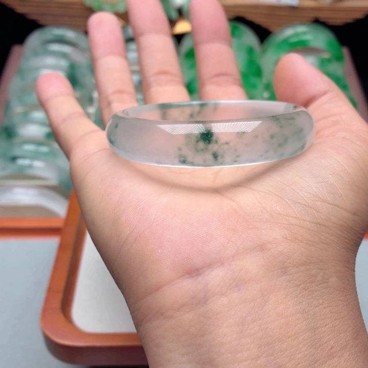 0***℃石英质玉未镶嵌手镯