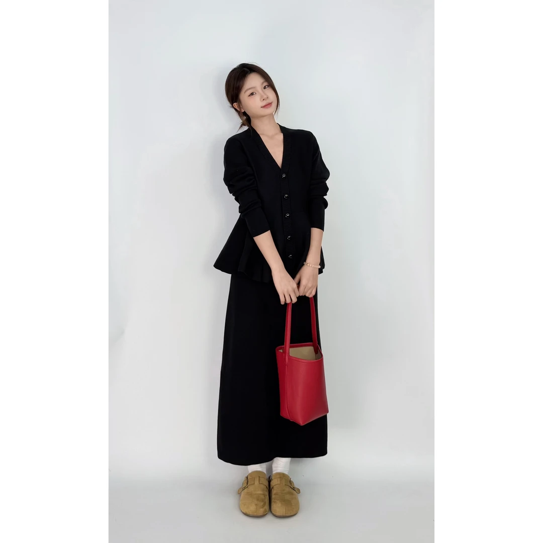 BAOBAO V领收腰显瘦针织毛衣+松紧腰半身长裙套装