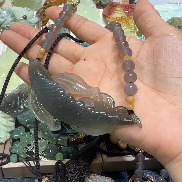 蛇纹石玉未镶嵌吊坠