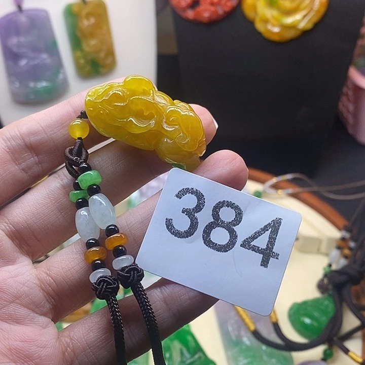 翡翠未镶嵌吊坠(赠链)