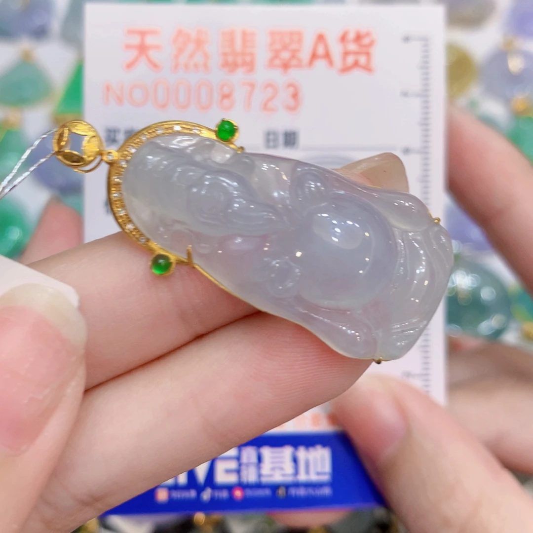 翡翠18K金镶嵌颈饰财神