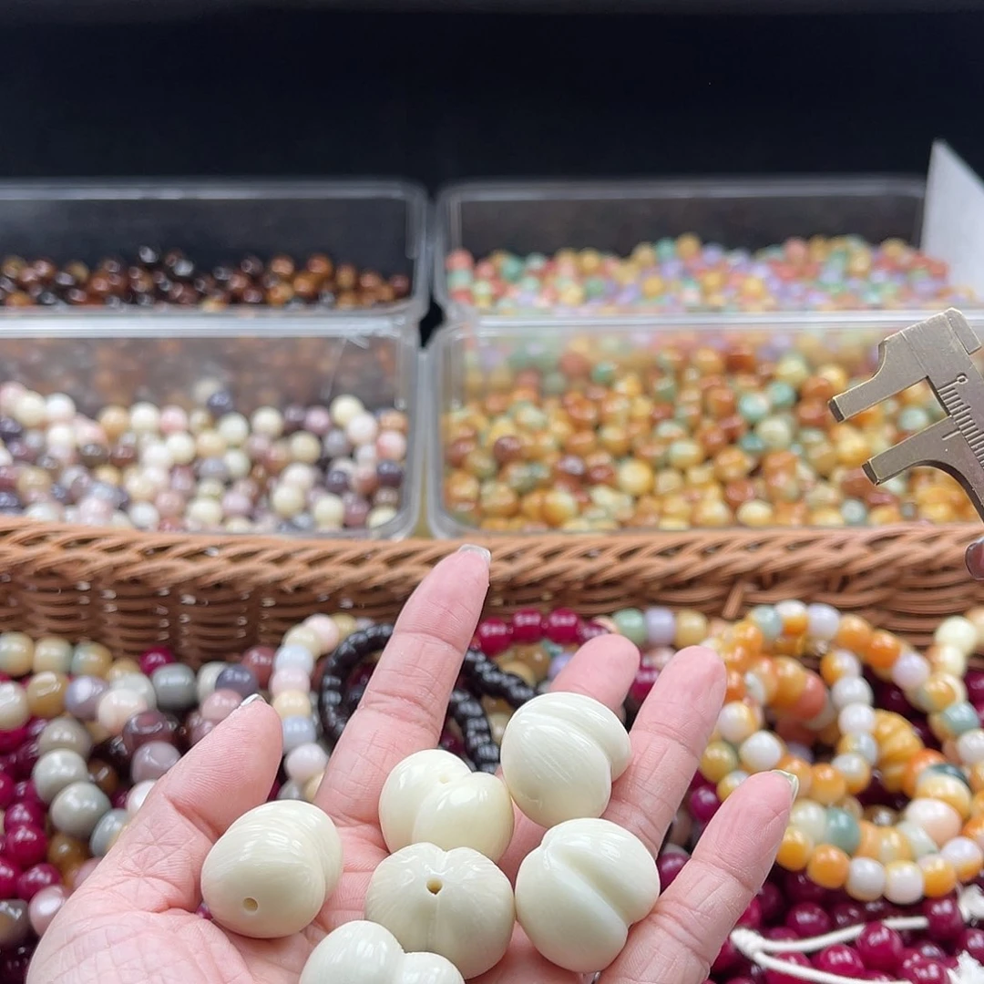 白玉菩提吊坠B/20mm/6颗瑕疵