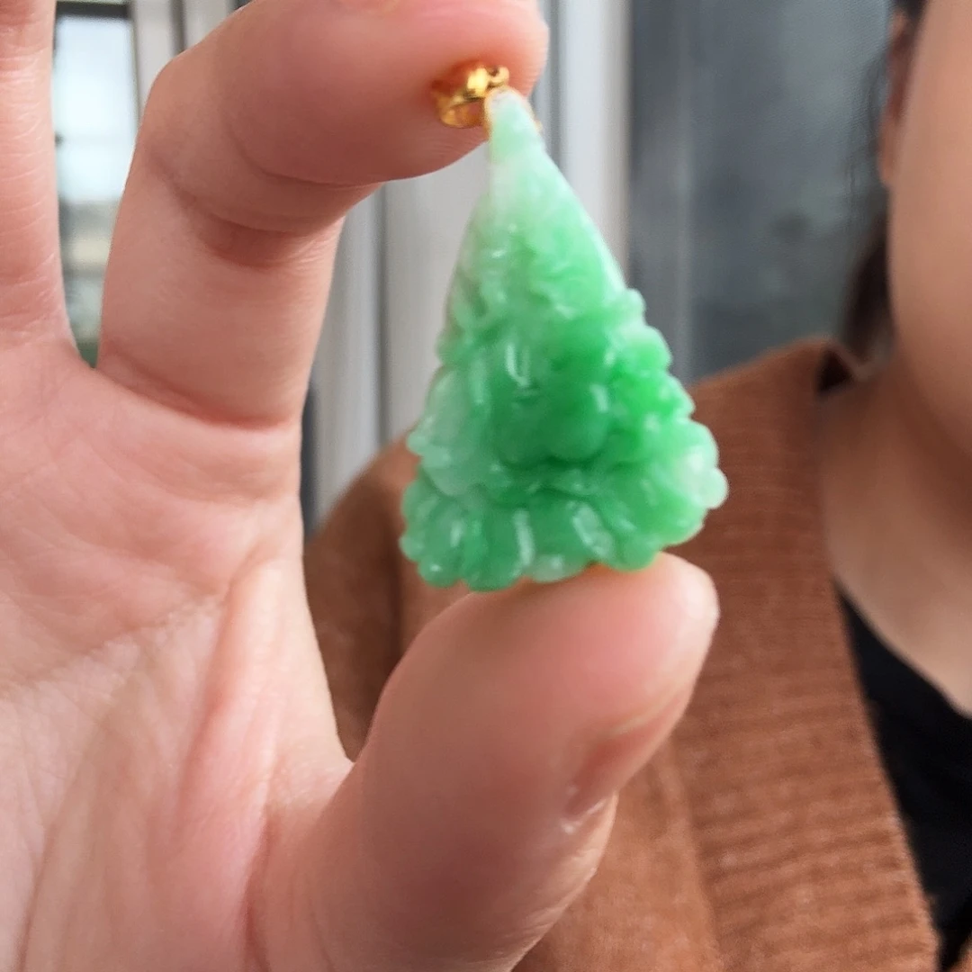 翡翠未镶嵌颈饰阳绿白菜