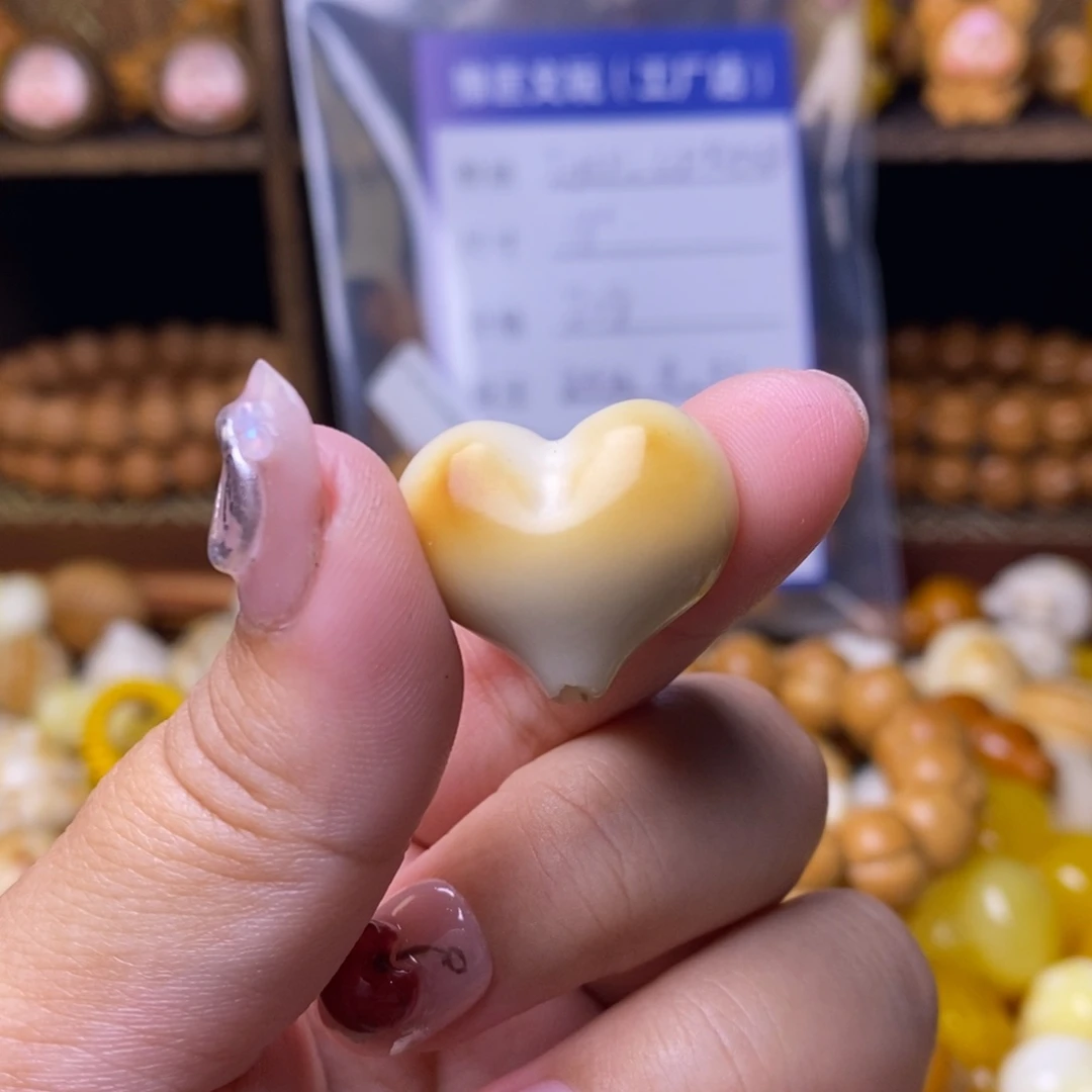非金属屁桃配饰1个