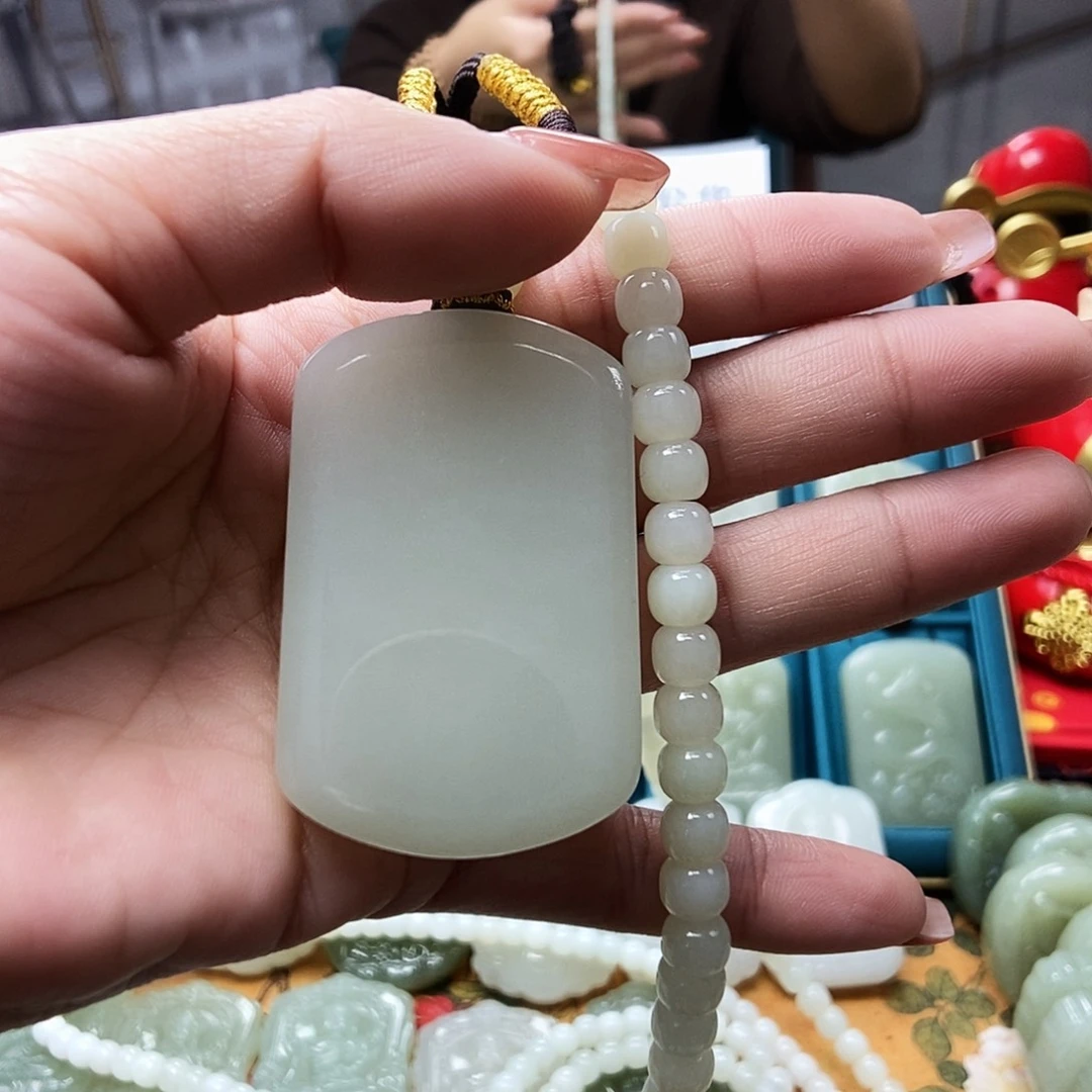 和田玉颈饰未镶嵌w****?