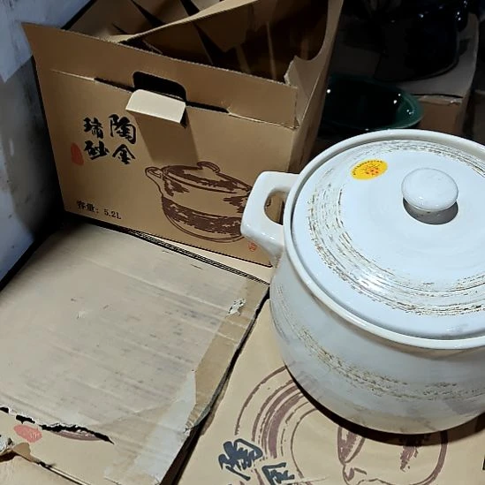 摆件盘子碗茶壶啥都有