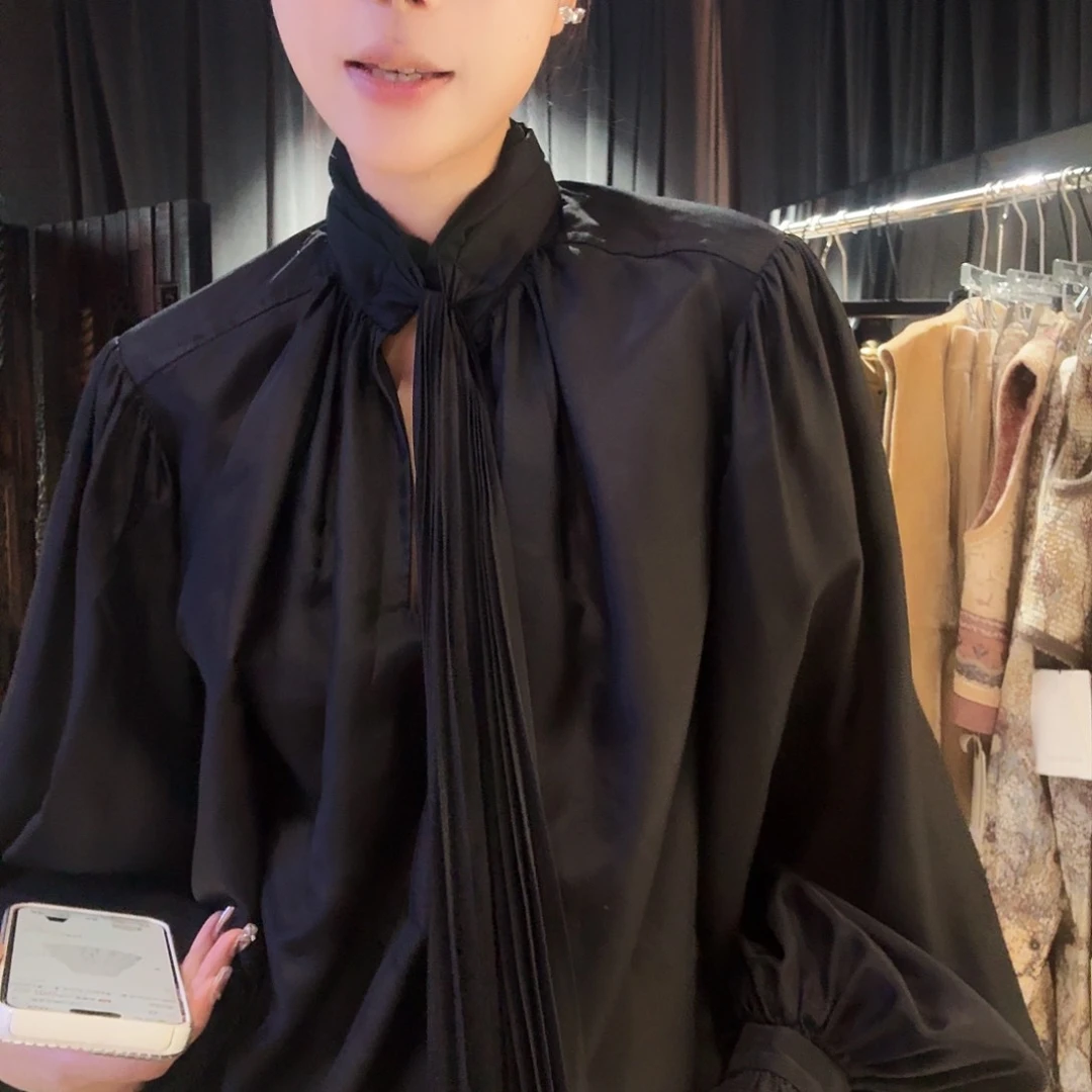 羊羔毛黑色衬衫搭配