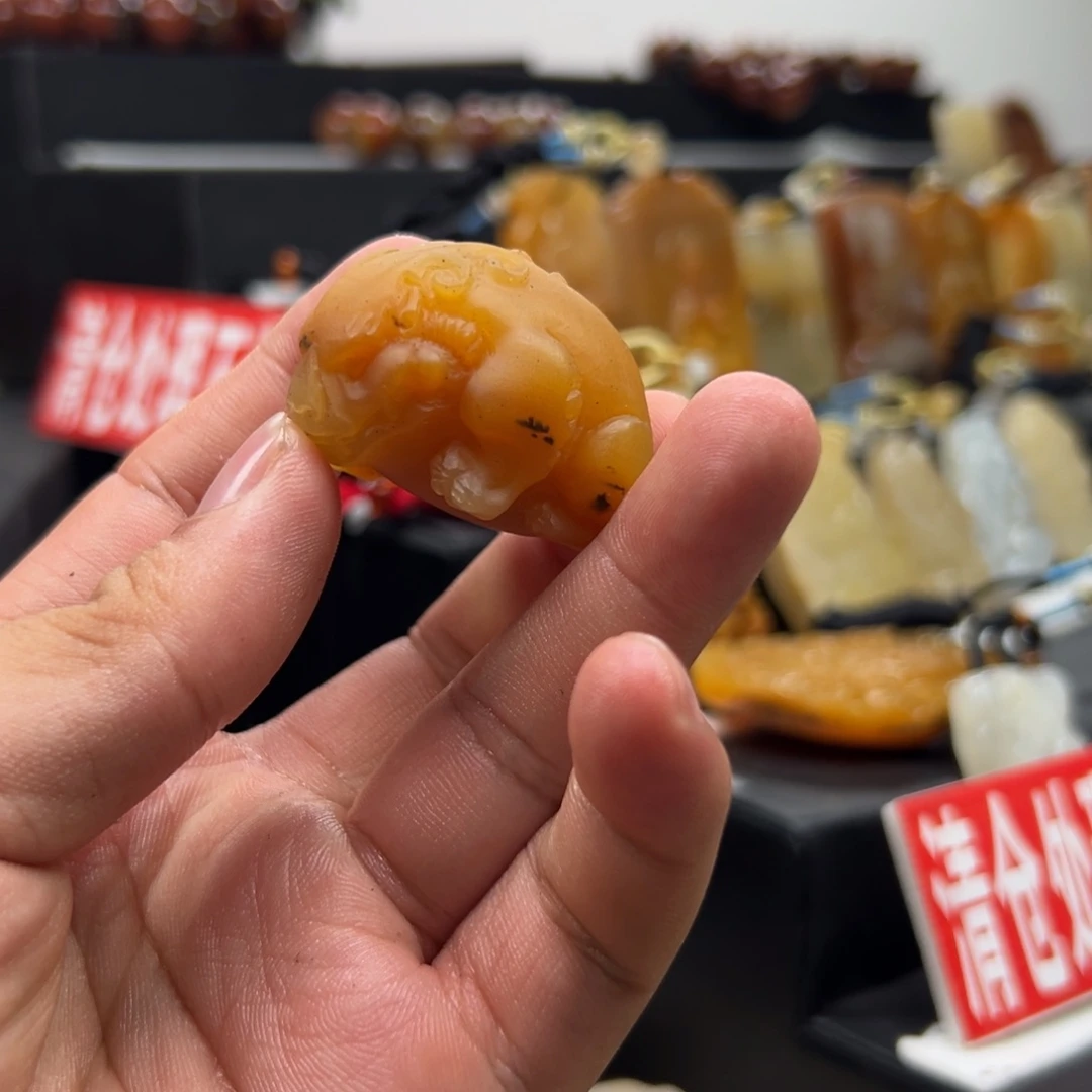 未镶嵌石英质玉（黄龙玉）多样性发货，发其一