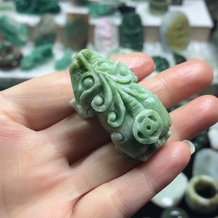 独山玉未镶嵌吊坠