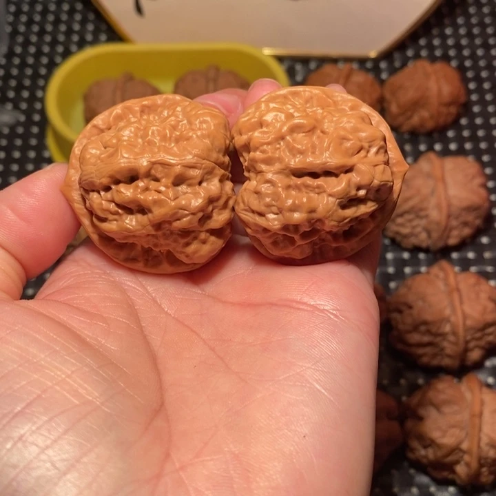 笑***。文玩核桃把件细腰大腿