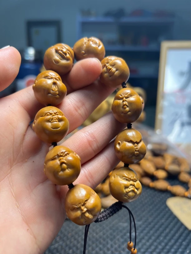 橄榄核雕正圆人生百态精品铁盒光珠料