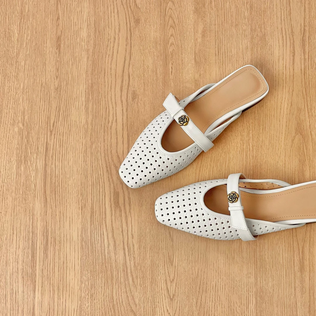 HUSSLOVE 头层牛皮·跟高2.5CM·百搭时尚镂空山茶花包头一脚蹬半拖