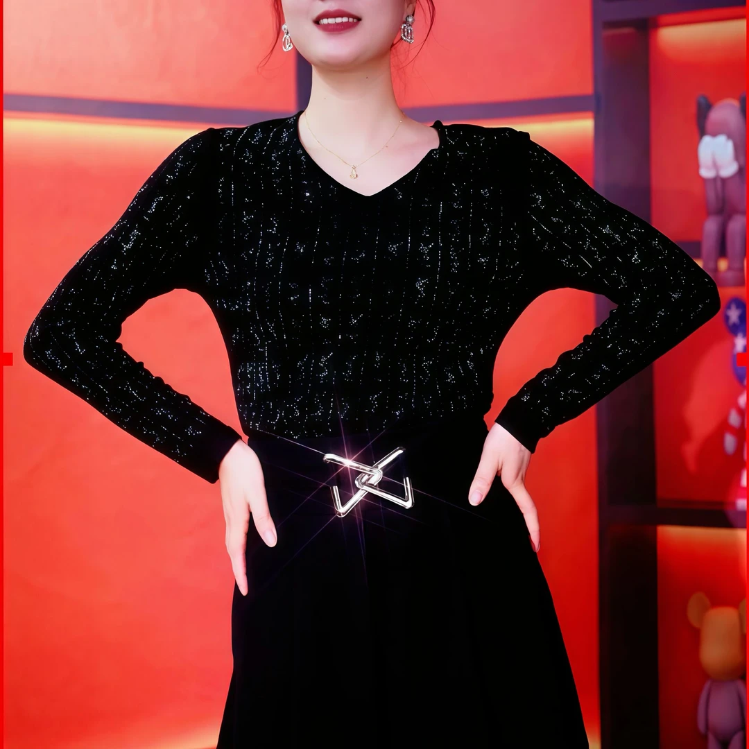 【万人迷】V领秋季欧货轻奢重工烫钻黑色显瘦气质时尚百搭打底衫