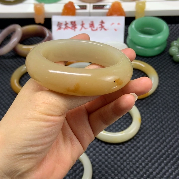 石英质玉未镶嵌手镯