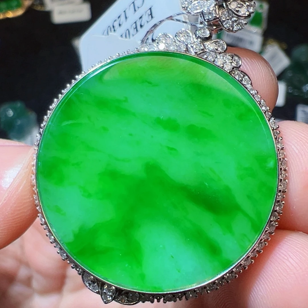 翡翠挂件18K金镶嵌翡翠