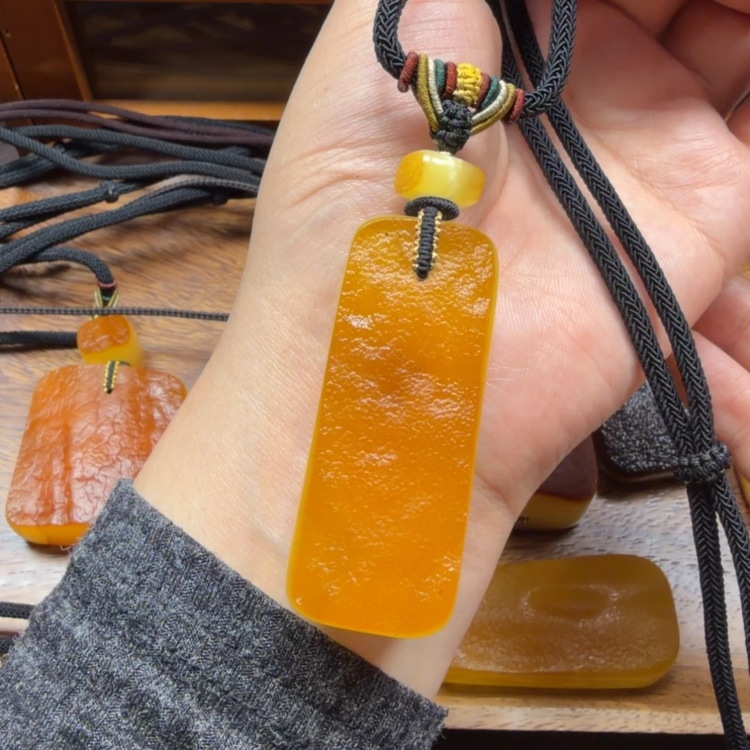 琥珀未镶嵌吊坠(赠链)