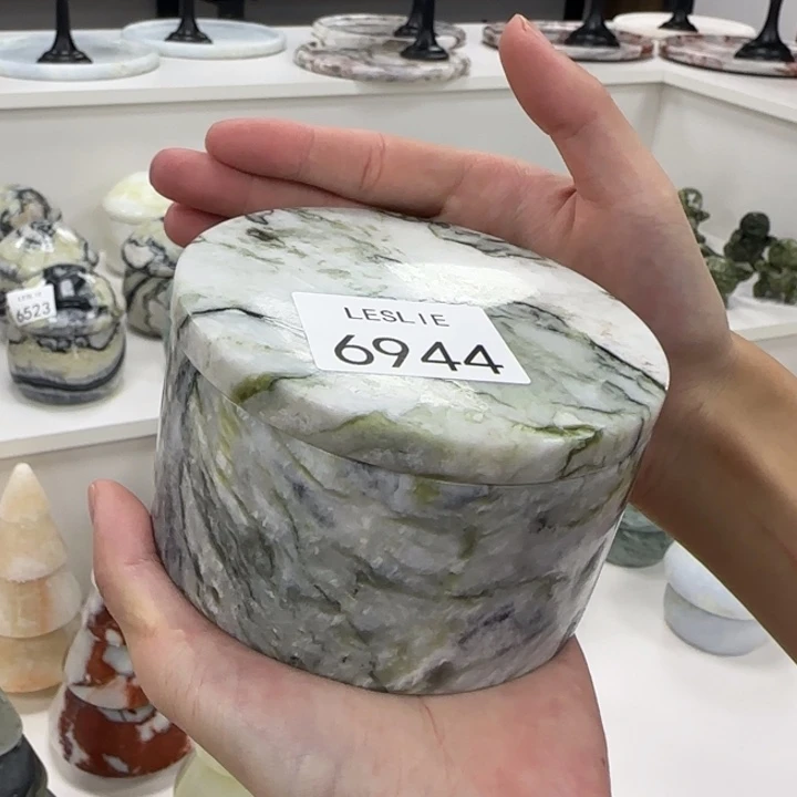 X944.             罐