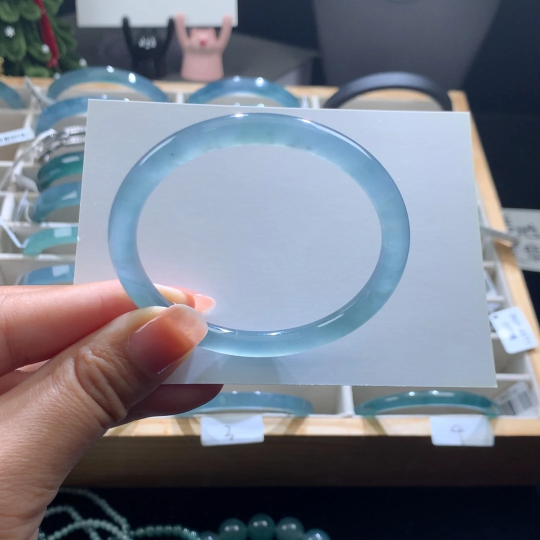 翡翠未镶嵌手镯冰蓝