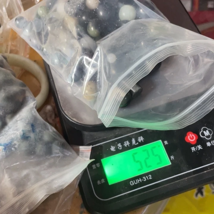 软玉未镶嵌珠宝半成品有包容