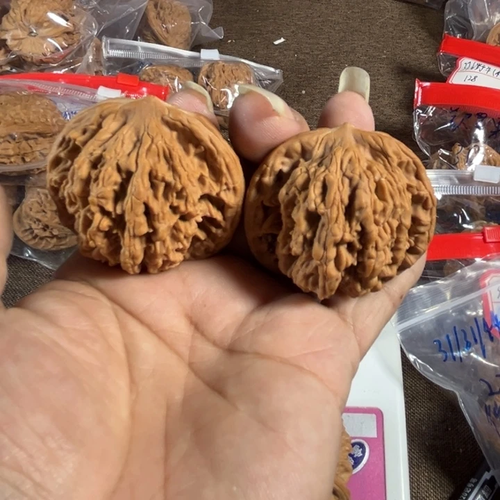 文玩核桃吊坠麦虎