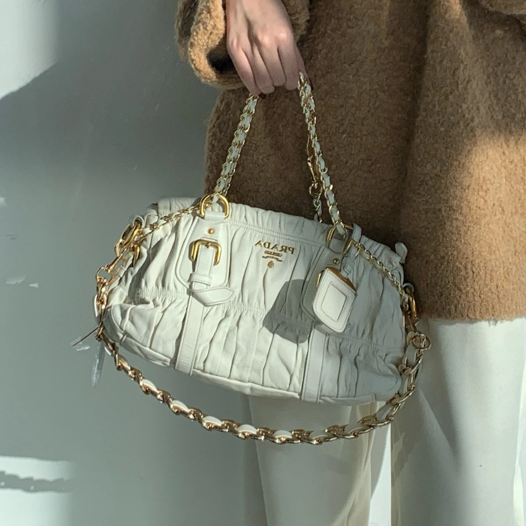 95新 Prada/普拉达 prada奶昔白褶皱手提单肩包