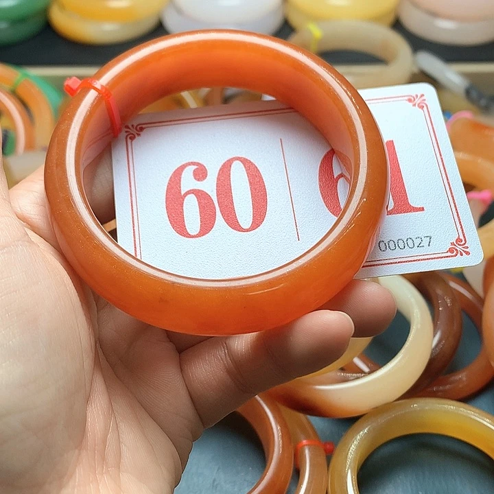 未镶嵌石英质玉（黄龙玉）手镯