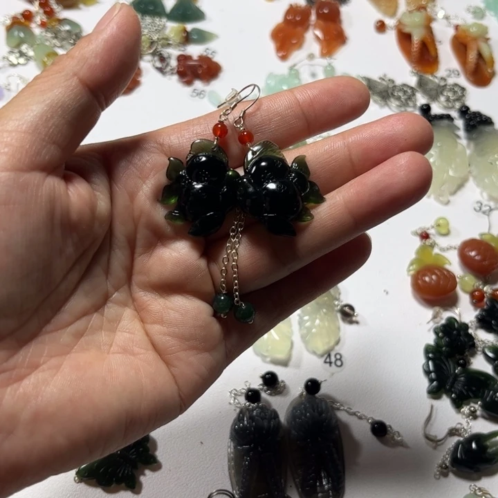 蛇纹石玉合金吊坠