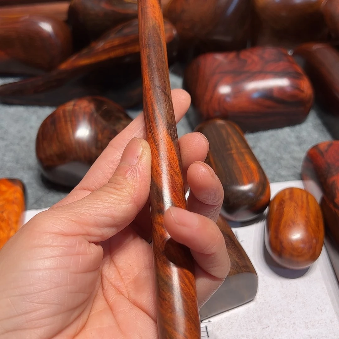 交趾黄檀（大红酸枝）存*