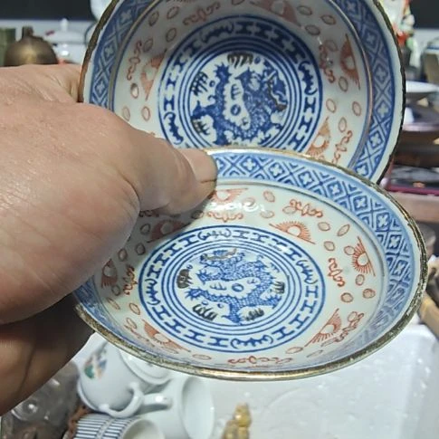 刘***局现代工艺品摆件陶瓷盘子两只全品。