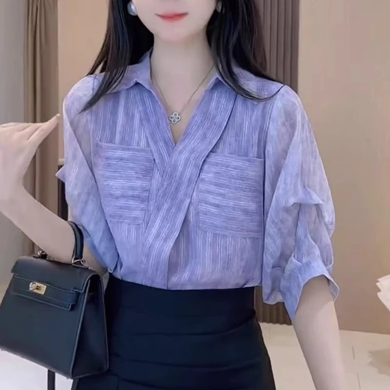 2025衬衫薄款斜襟减龄夏季蓝色气质荷叶边防晒V领女装常规款