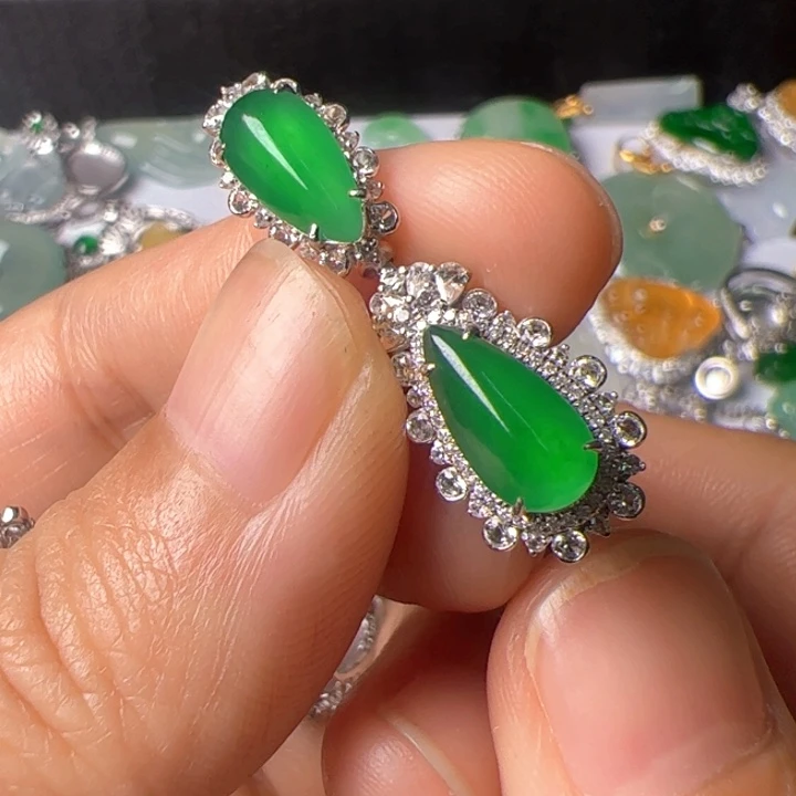 翡翠18K金镶嵌吊坠(不含链)翡翠吊坠项链