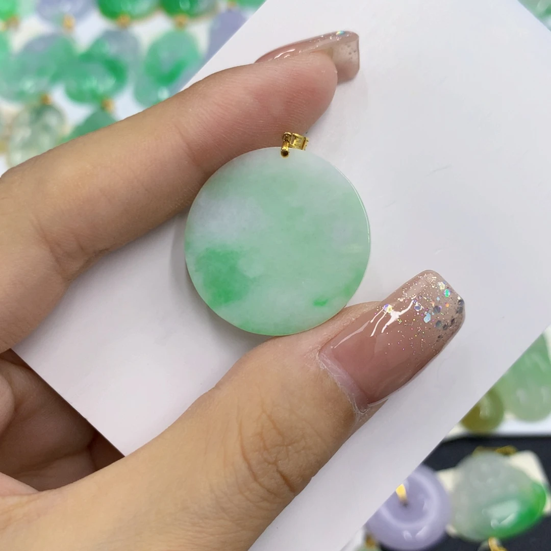 翡翠18K金镶嵌颈饰翡翠