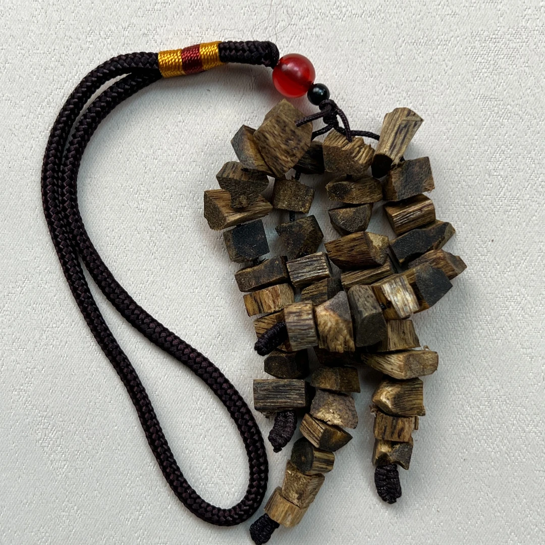 YH-164014莺歌绿棋楠车挂